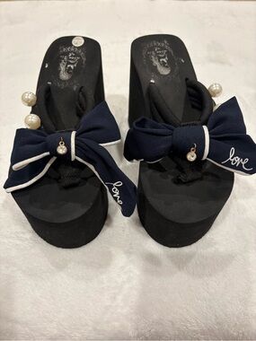 Bow-Accent Navy Platform Thong Sandals with Pearl & Charm Detail